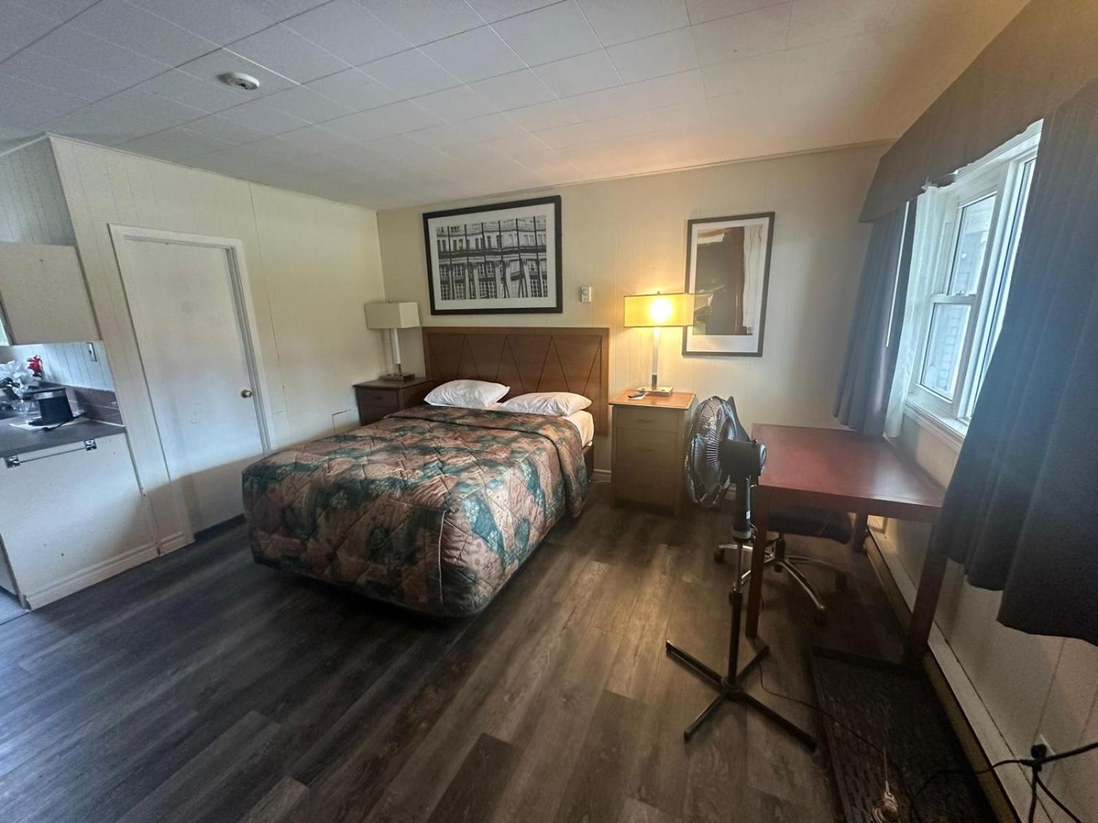 Pine Ridge Motel Timmins Exterior foto